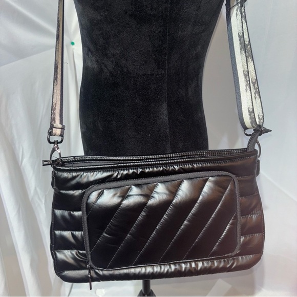 🔥SALE THINK ROYLYN Bank Street XL Crossbody Black Nylon - Picture 1 of 10